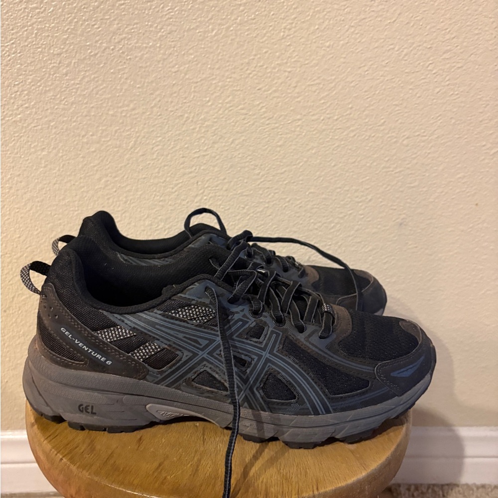ASICS Men's Black and Gray Athletic Shoes